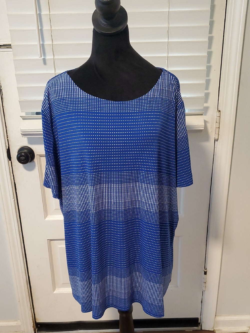Liz Claiborne Blue Polka Dot Trim Top